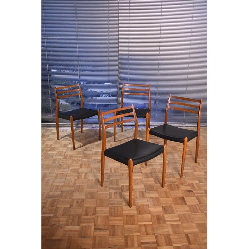 Ensemble de 4 chaises vinttage en teck Niels Moller Modèle 78