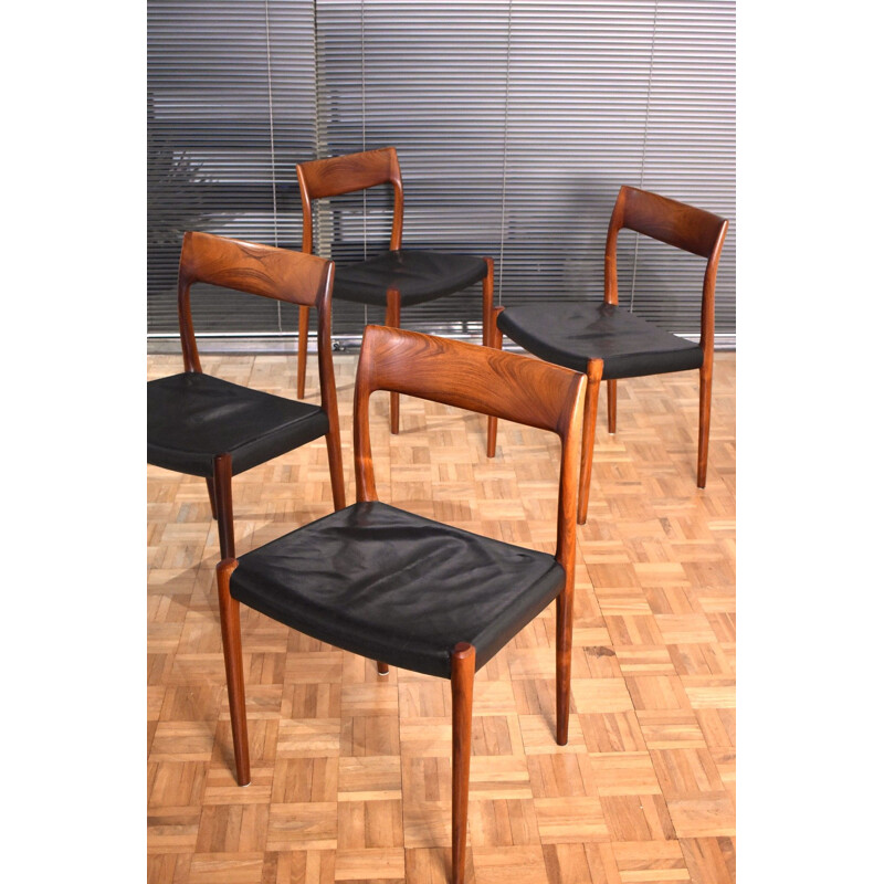 Lot de 4 chaises vintage en palissandre Niels Moller modèle 77