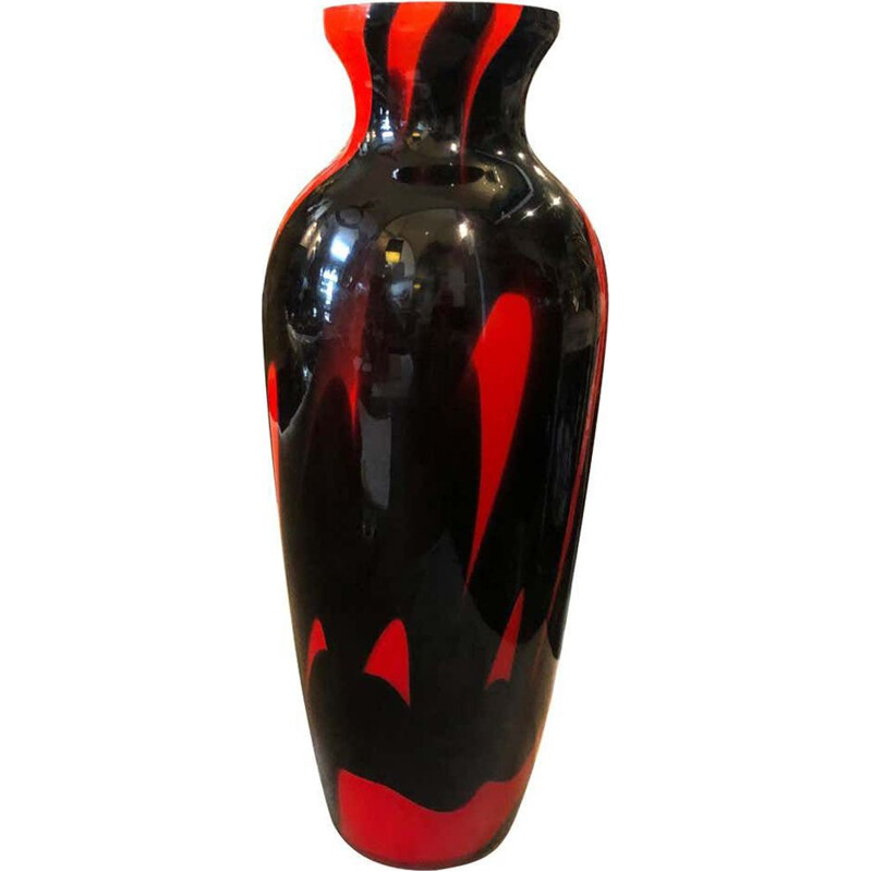 Vase vintage opalin rouge et noir 1970