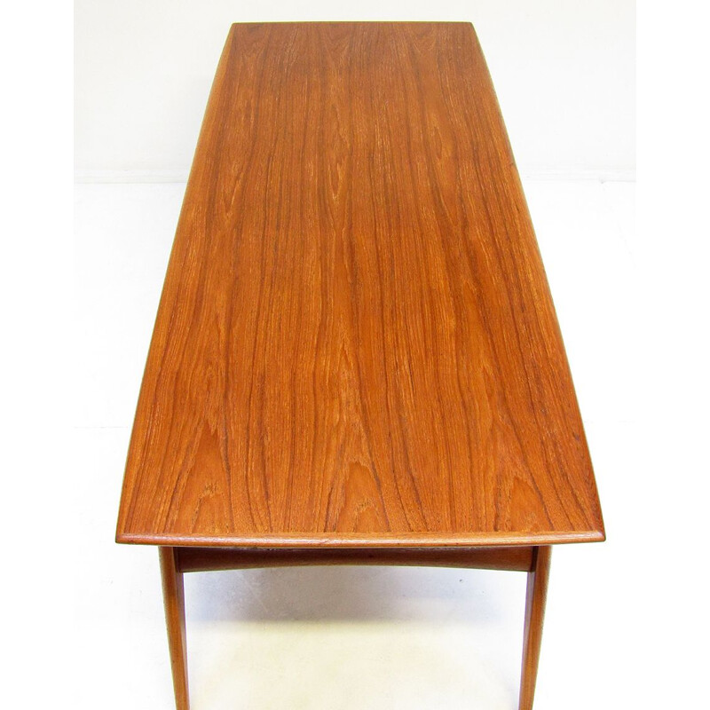 Table basse vintage sculptée par Johannes Andersen danoise 1960