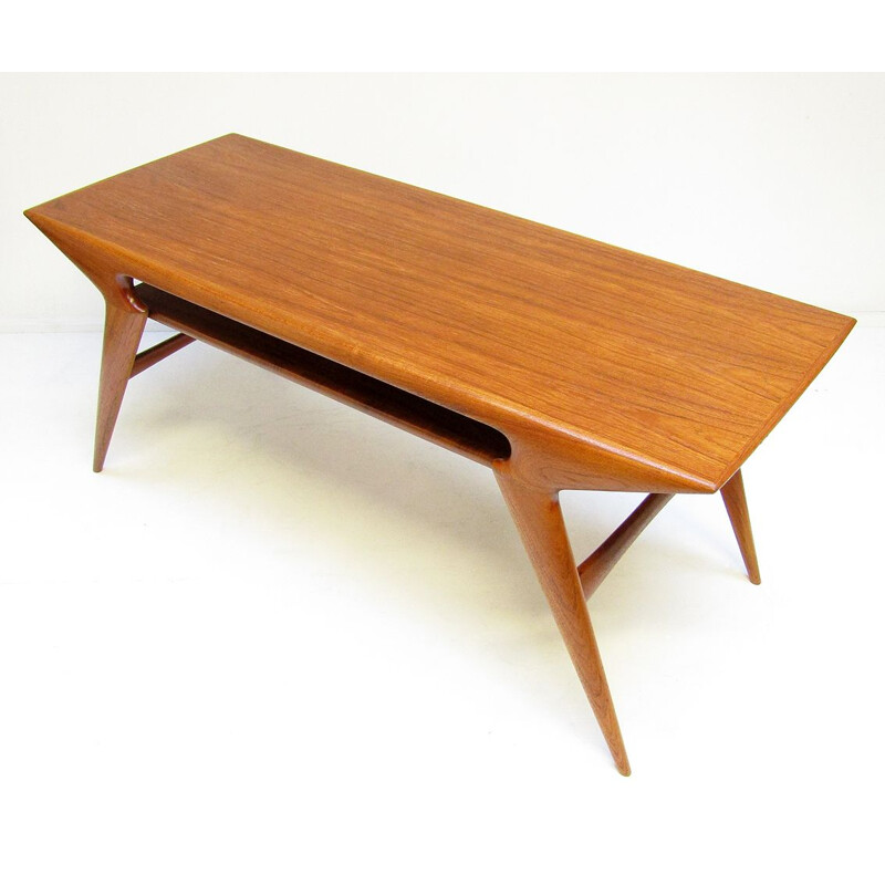 Table basse vintage sculptée par Johannes Andersen danoise 1960