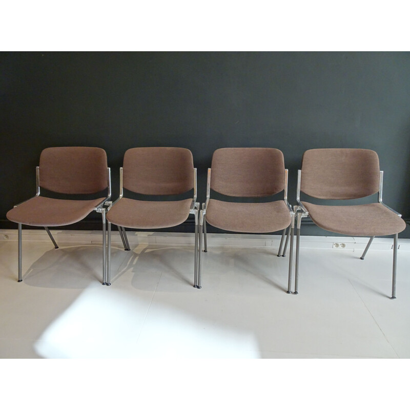 Set of 4 stackable vintage chairs 