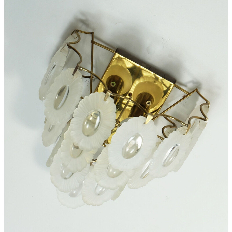 Italian wall light in brass with flowers in frosted glass - 1950s