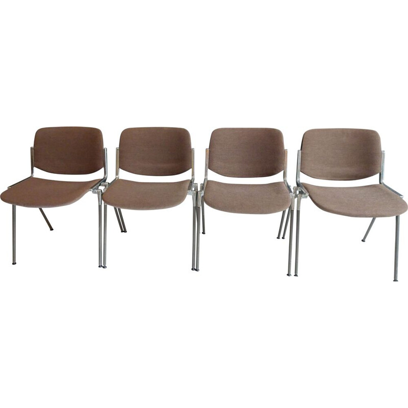 Set of 4 stackable vintage chairs 