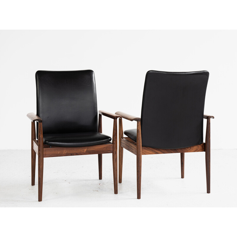 Paire de chaises vintage à haut dossier en palissandre et cuir noir de Finn Juhl pour France & Son, 1960