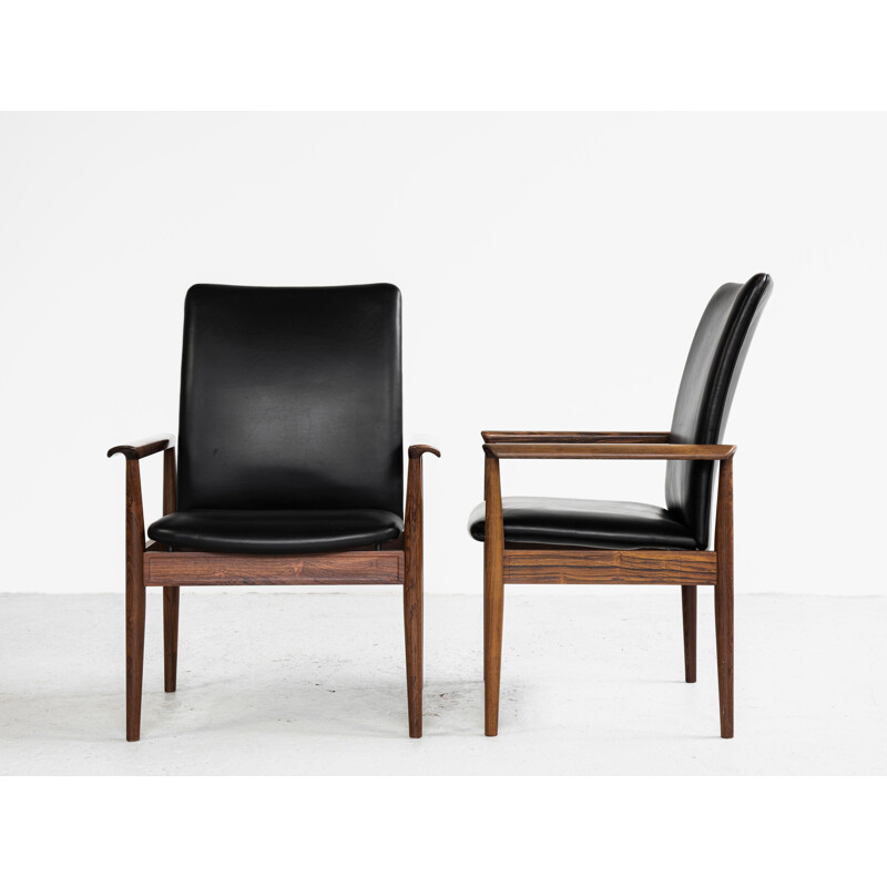 Paire de chaises vintage à haut dossier en palissandre et cuir noir de Finn Juhl pour France & Son, 1960