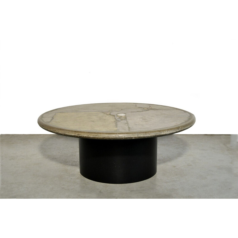 Table basse Vintage ronde Brutaliste en pierre naturelle du sculpteur Paul Kingma, Pays-Bas 1991