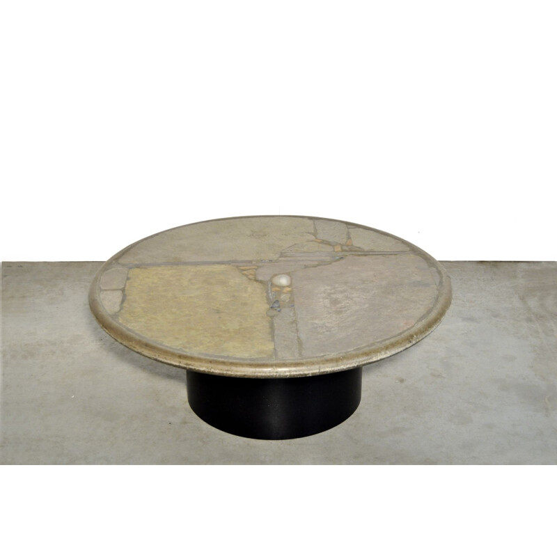 Vintage Brutalist round natural stone coffee table by sculptor Paul Kingma, Netherlands 1991