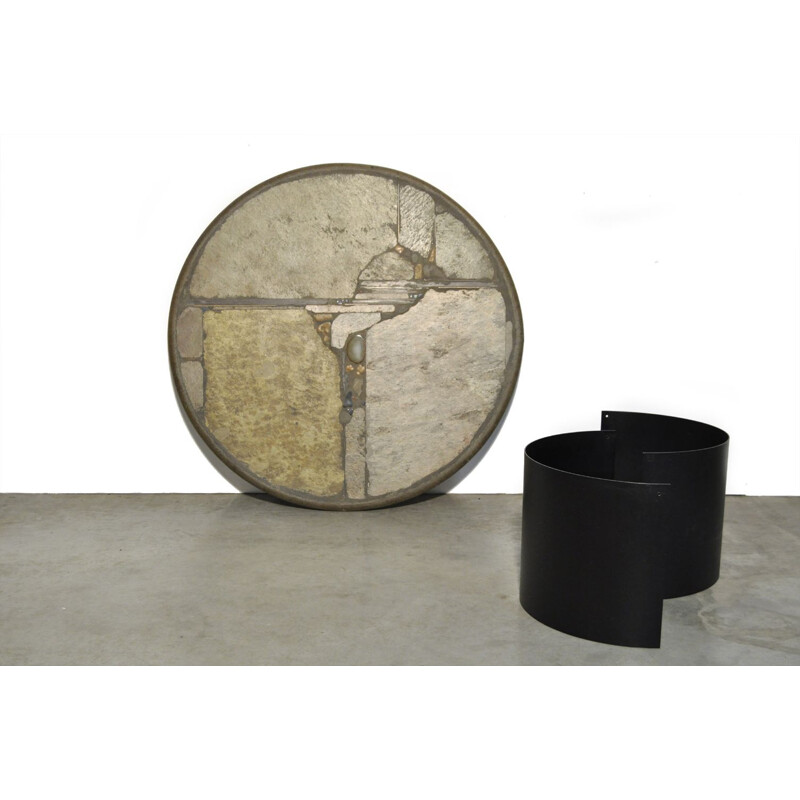 Vintage Brutalist round natural stone coffee table by sculptor Paul Kingma, Netherlands 1991