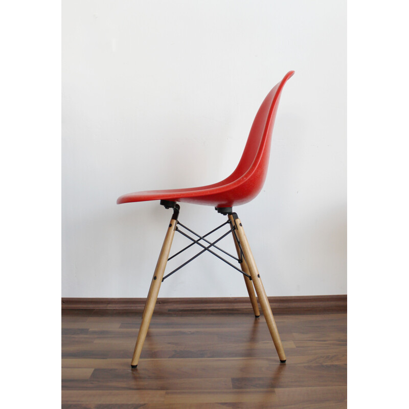 Vintage  Eames Vitra Chair Side Shell DSW Fiberglass New Generation 2019