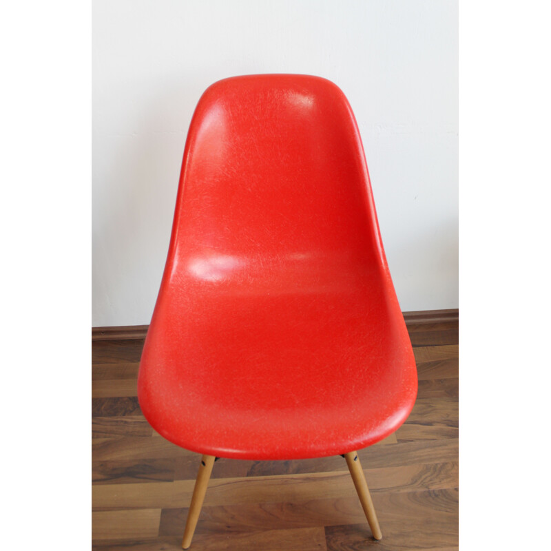 Vintage  Eames Vitra Chair Side Shell DSW Fiberglass New Generation 2019