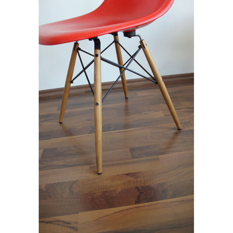 Vintage  Eames Vitra Chair Side Shell DSW Fiberglass New Generation 2019