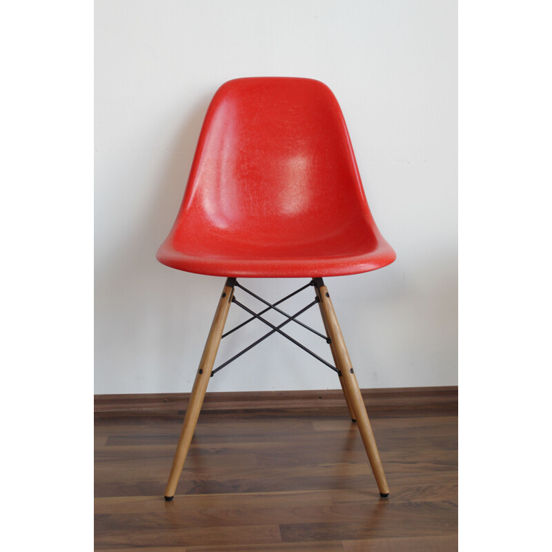 Vintage  Eames Vitra Chair Side Shell DSW Fiberglass New Generation 2019