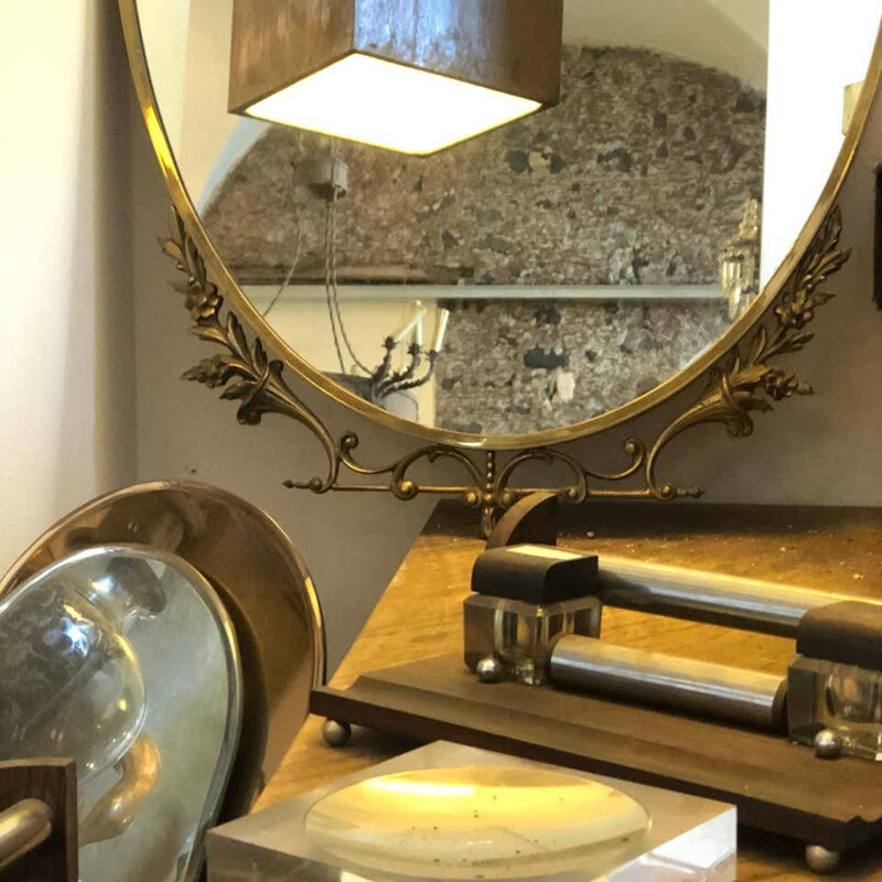 Miroir ovale vintage en laiton italien 1960