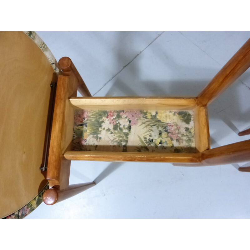 Pair of vintage bedroom dressing-room side chairs and valets in one 1950s