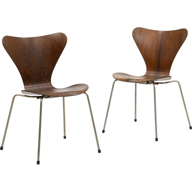 Pair of dining chairs "Seven Chair" with steel structure Arne Jacobsen