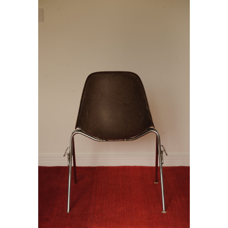 Cadeira Vintage DSS em fibra de vidro cromada por Charles e Ray Eames para Herman Miller, 1980