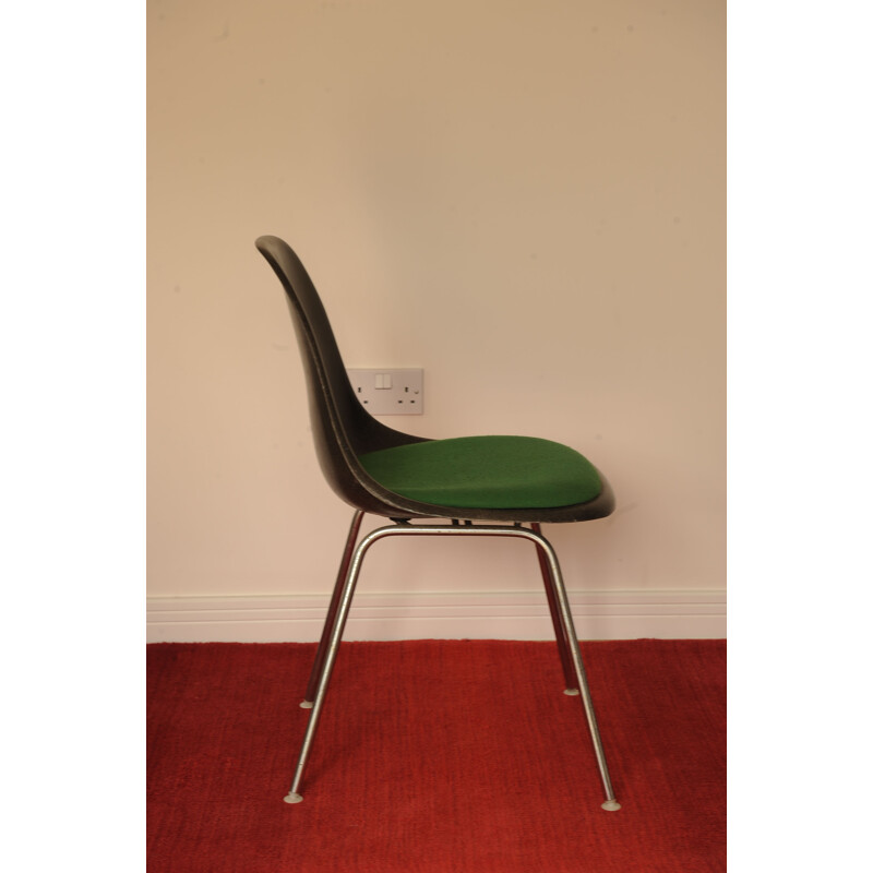 Chaise vintage en fibre par Charles et Ray Eames pour Herman Miller