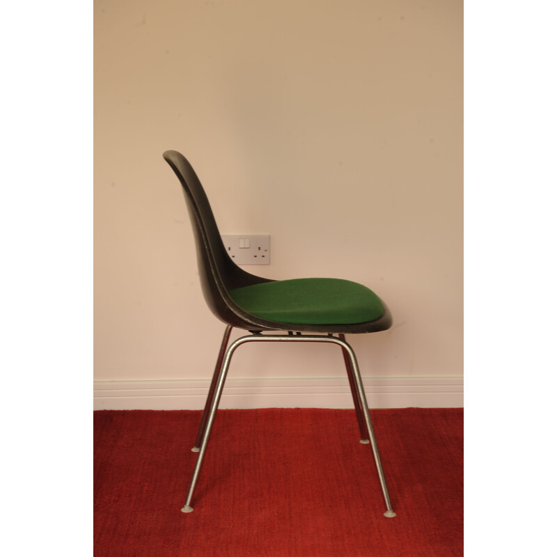 Sedia in fibra vintage di Charles e Ray Eames per Herman Miller