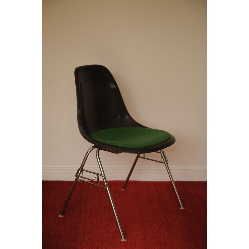 Silla vintage DSS de fibra de vidrio y cromo de Charles y Ray Eames para Herman Miller