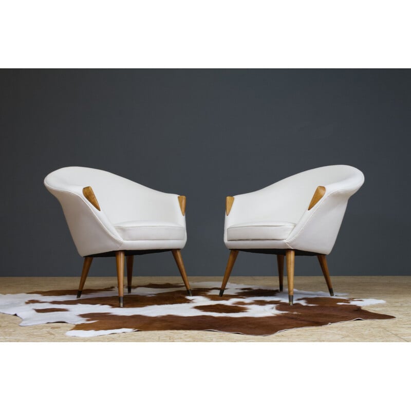 Pair of vintage Lounge Chairs in Elm Reupholstered in Off-White Wool Danish 1950