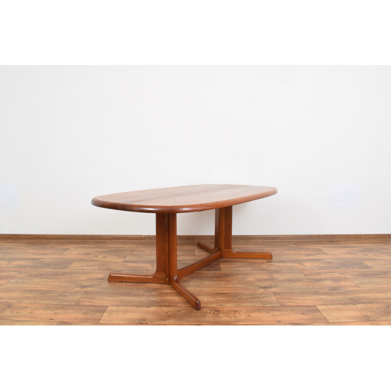 Vintage solid teak coffee table in Dyrlund, Denmark 1970