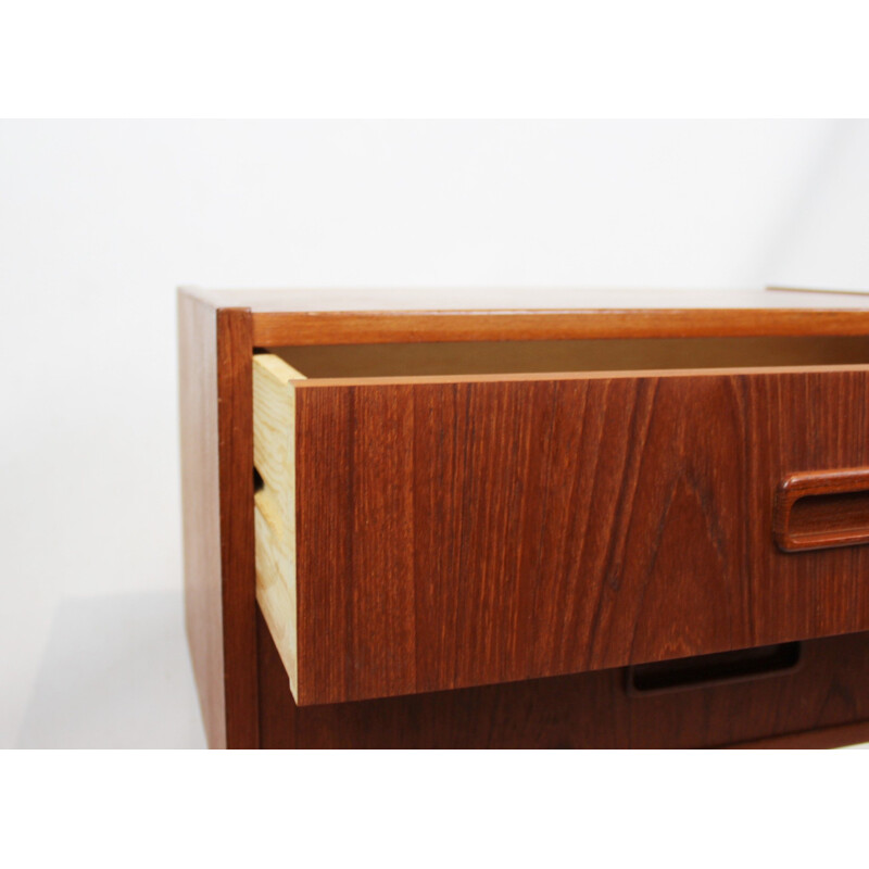 Small vintage chest of drawers in teak of danish 1960s