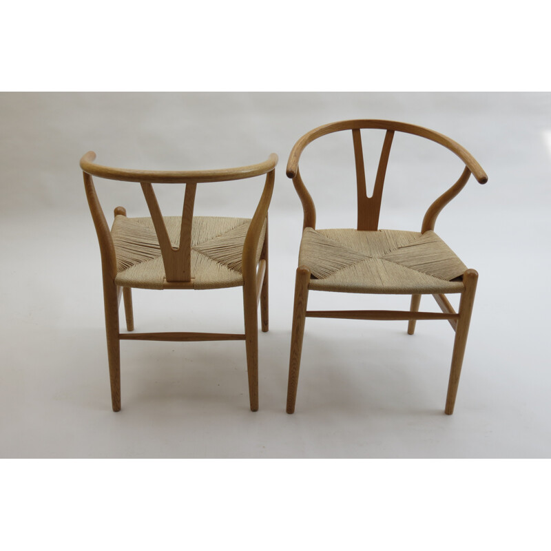 Carl Hansen "Wishbone" chair in oak and paper cord, Hans WEGNER - 1940s