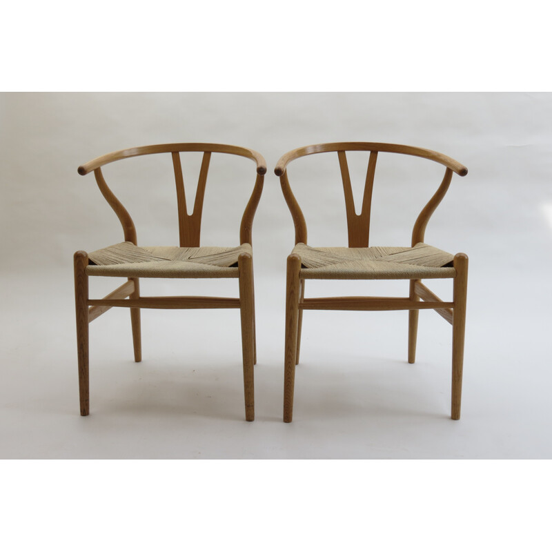 Carl Hansen "Wishbone" chair in oak and paper cord, Hans WEGNER - 1940s