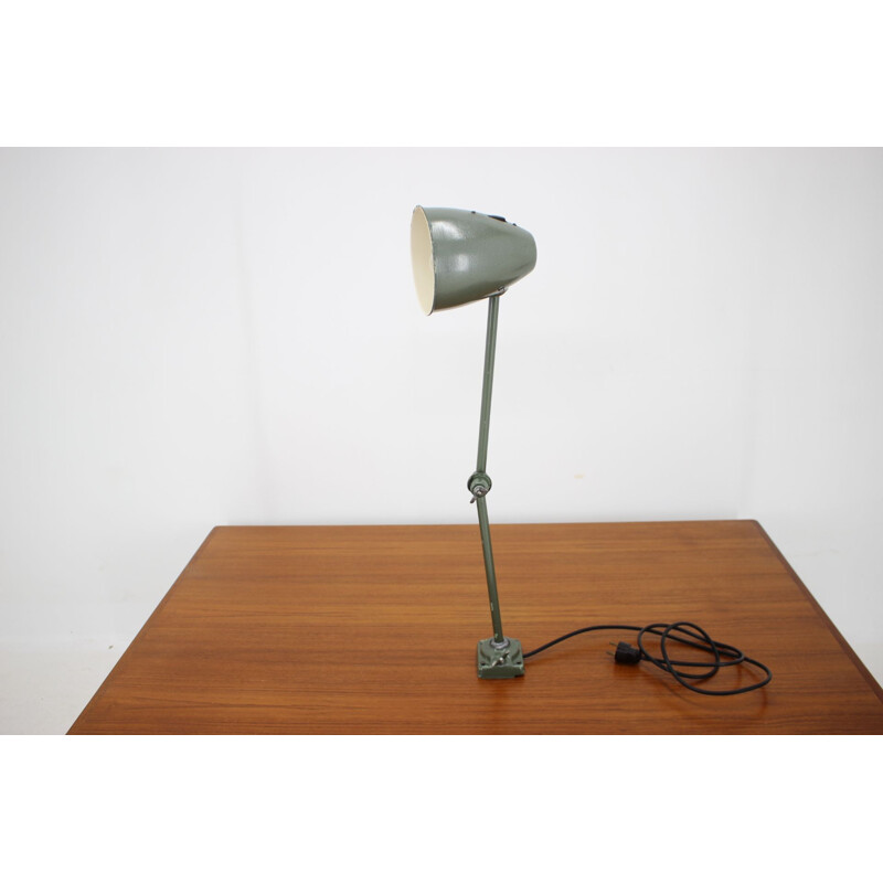 Lampada da tavolo regolabile in metallo industriale vintage con patina, 1950