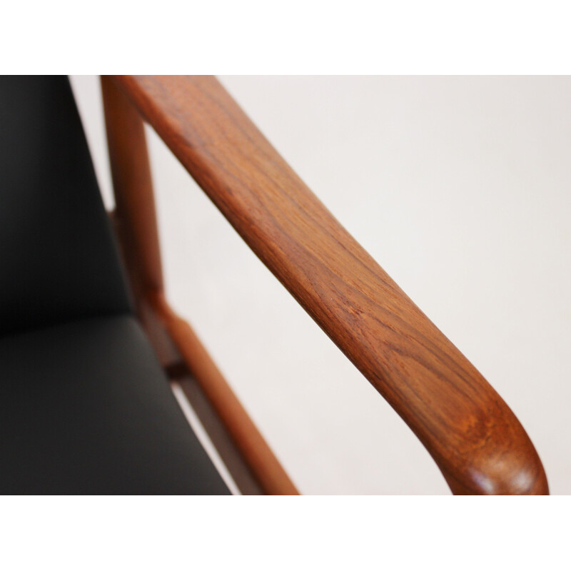 Vintage Easy chair in teak and black leather designed by Søren Ladefoged 1960s