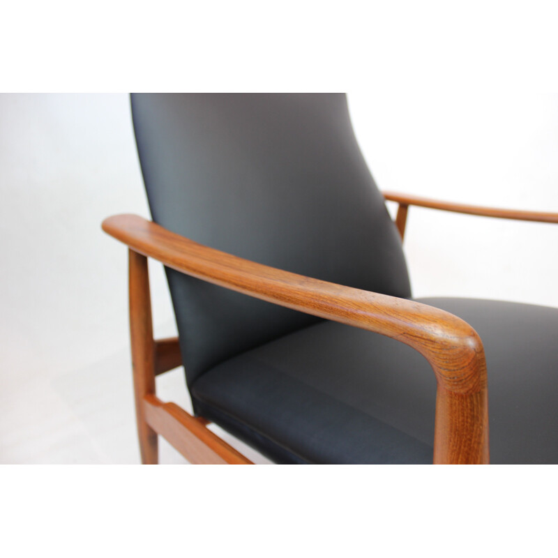 Vintage Easy chair in teak and black leather designed by Søren Ladefoged 1960s