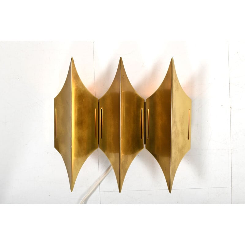 Mid Century "Gothic III" wall lamp in brass. Designed by Bent Karlby for Lyfa 1960s