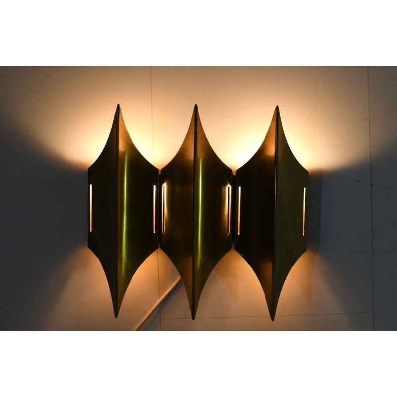 Mid Century "Gothic III" wall lamp in brass. Designed by Bent Karlby for Lyfa 1960s