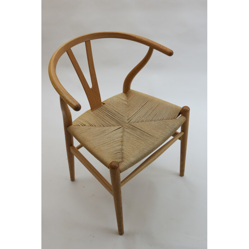 Carl Hansen "Wishbone" chair in oak and paper cord, Hans WEGNER - 1940s