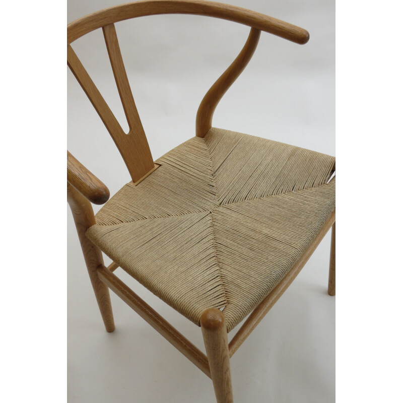Carl Hansen "Wishbone" chair in oak and paper cord, Hans WEGNER - 1940s