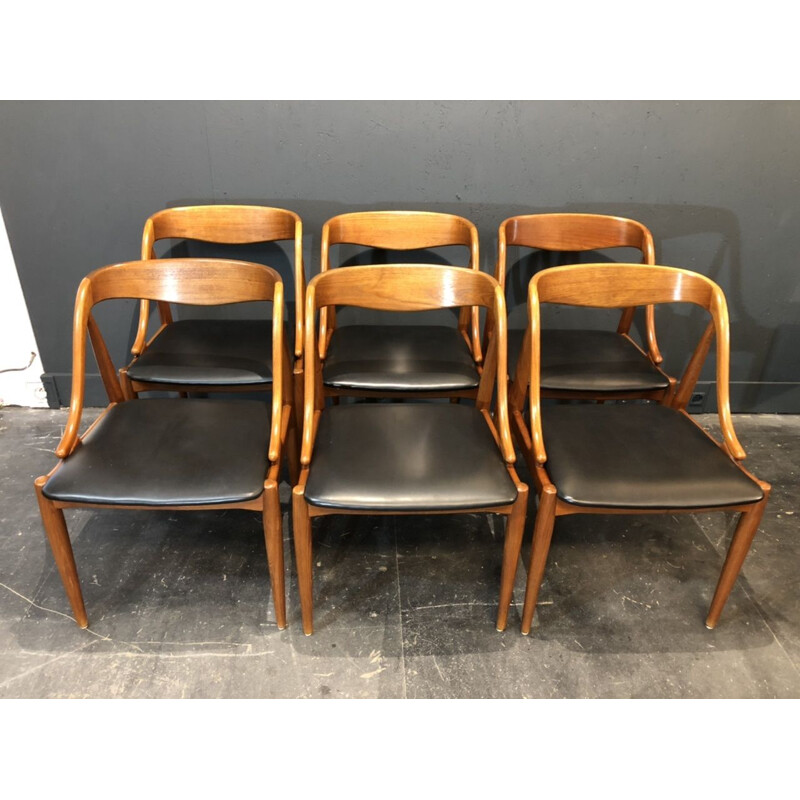 Set of 6 chairs with large table by Johannes Andersen for Uldum Mobelfabrik