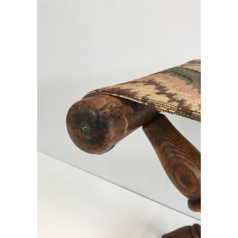 Taburete de madera plegable vintage con tapicería 1930