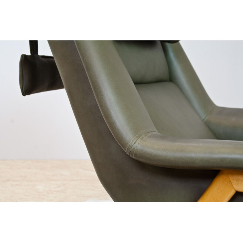 Vintage Folke Ohlsson lounge chair for Fritz Hansen in new leather Danish 1950