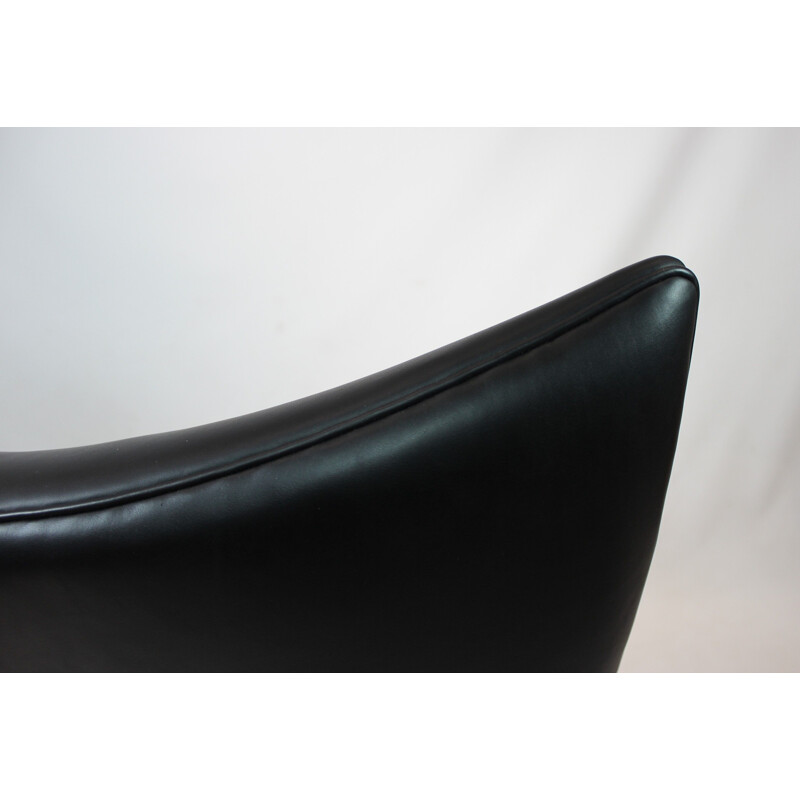Vintage Wingchair, model CH445, in black leather by Hans J. Wegner  by Carl Hansen and Son 1960