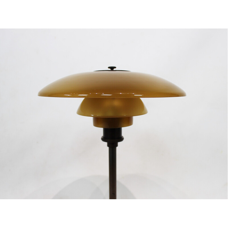 Vintage PH 32 tablelamp with shades of amber colored glass and frame of burnished brass, by Poul Henningsen,1930s