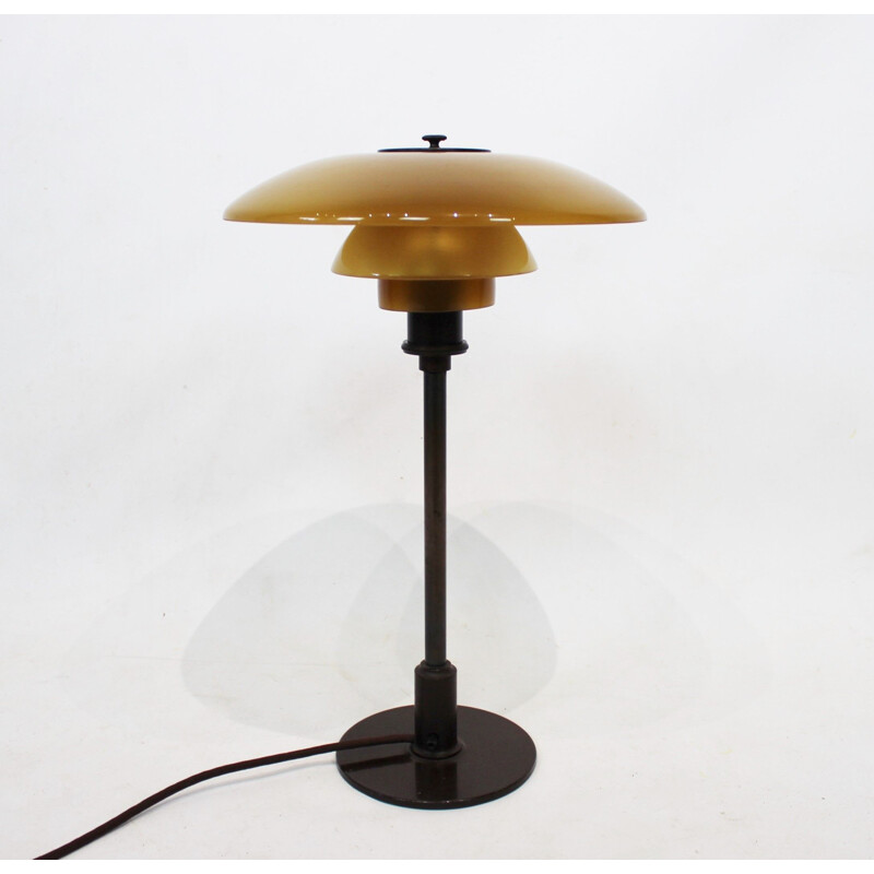 Vintage PH 32 tablelamp with shades of amber colored glass and frame of burnished brass, by Poul Henningsen,1930s