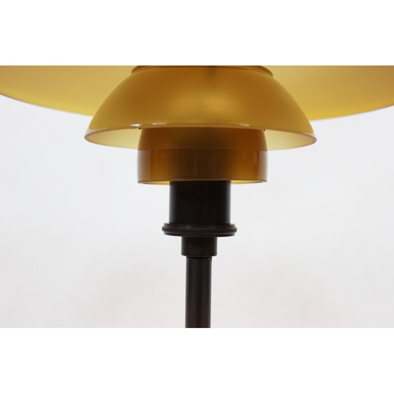 Vintage PH 32 tablelamp with shades of amber colored glass and frame of burnished brass, by Poul Henningsen,1930s