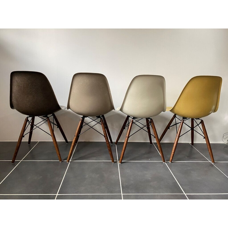 4 vintage chairs dsw brown greige eames herman miller walnut 1970