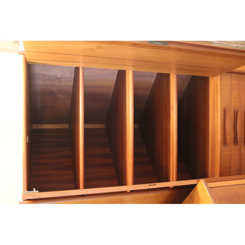 Placard d'angle vintage en teck avec trois tiroirs et portes Danois