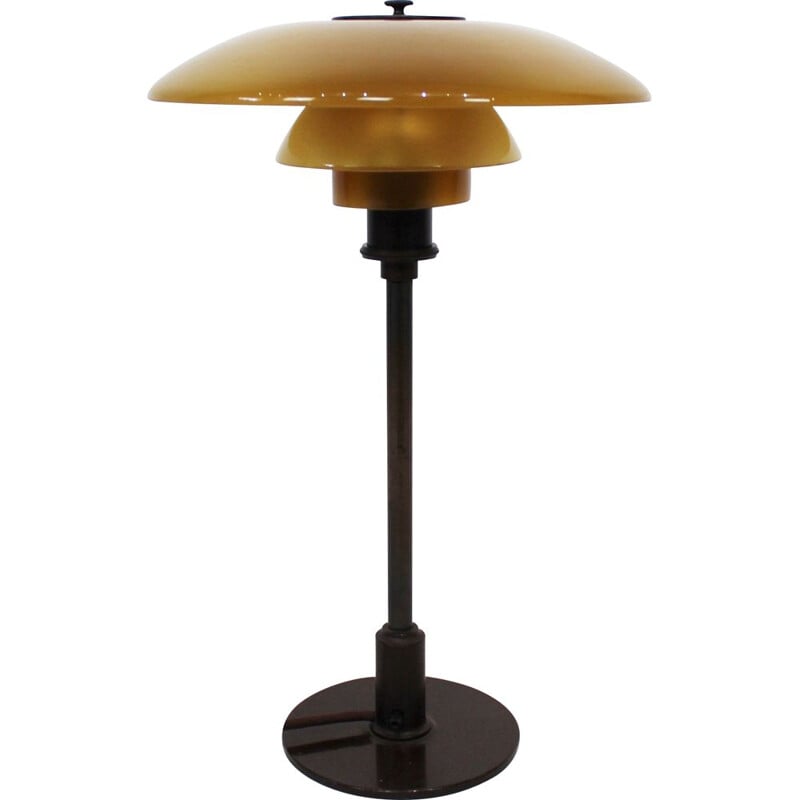 Vintage PH 32 tablelamp with shades of amber colored glass and frame of burnished brass, by Poul Henningsen,1930s