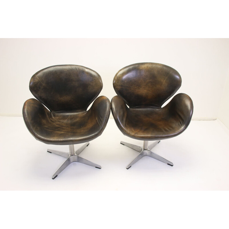 Pair of Vintage Swan Armchair by Arne Jacobsen for Fritz Hansen 1970