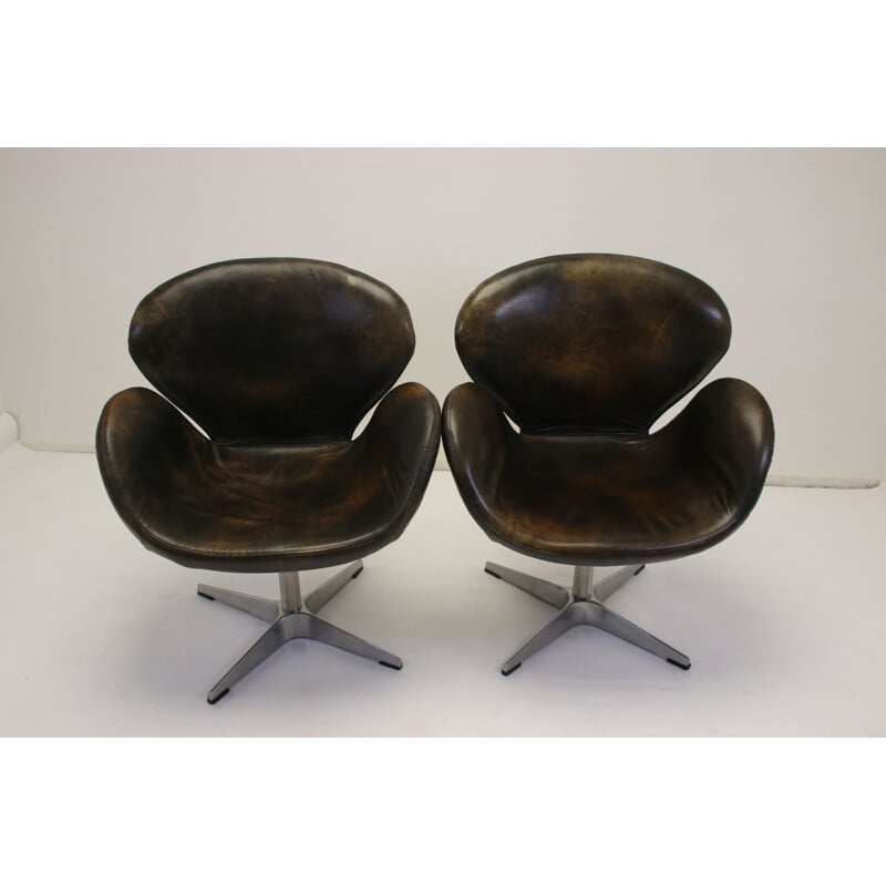 Pair of Vintage Swan Armchair by Arne Jacobsen for Fritz Hansen 1970