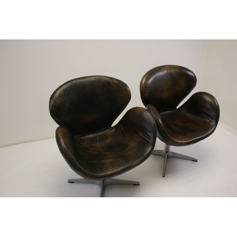 Pair of Vintage Swan Armchair by Arne Jacobsen for Fritz Hansen 1970