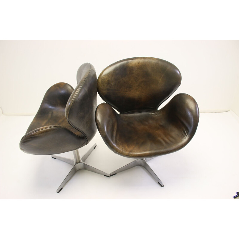 Pair of Vintage Swan Armchair by Arne Jacobsen for Fritz Hansen 1970